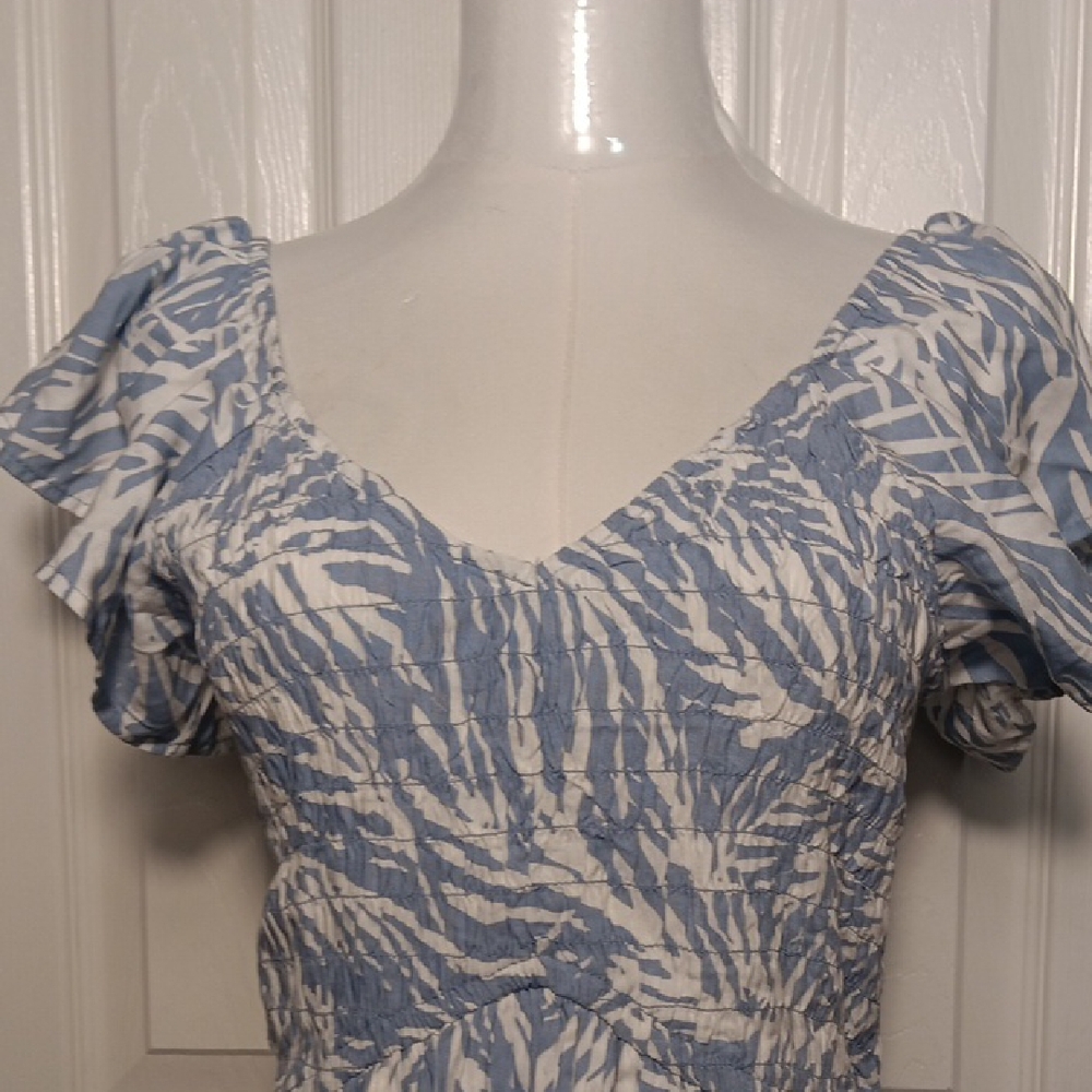 Jopna Blue & White Tropical Smocked Peplum Blouse with Ruffle Sleeves - Picture 2 of 7